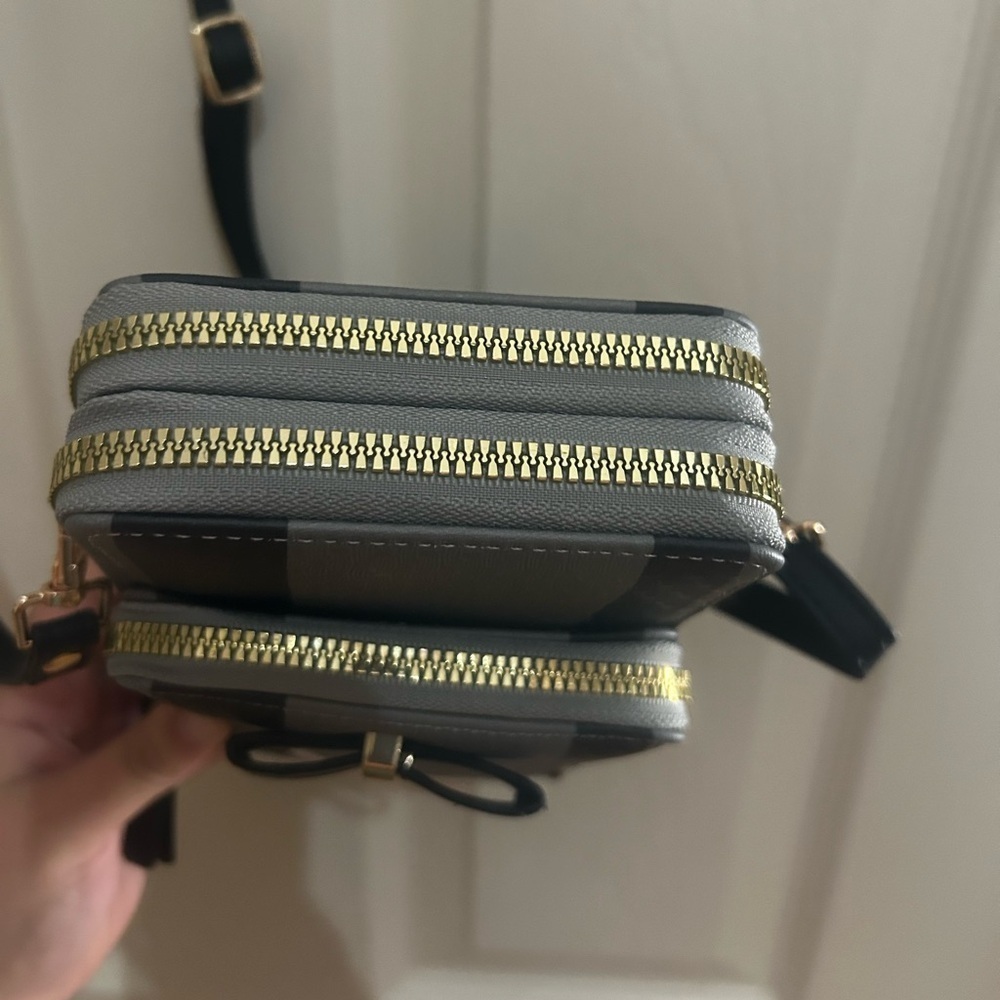 3 Pocket Gray and Black Crossbody Bag with Gold Bow/Zipper - Picture 6 of 10
